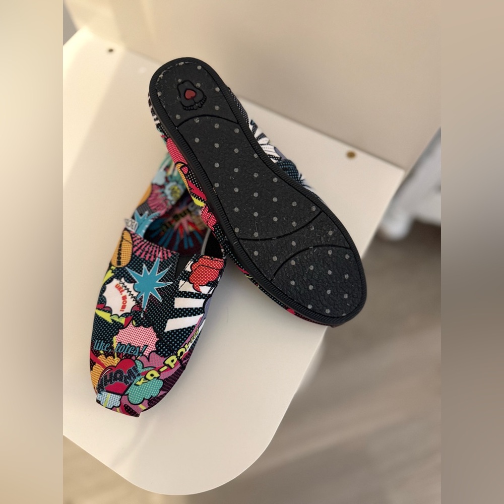 Skechers BOBS Pop Art Memory Foam Slip On Shoes Comic Print Women’s 6.5 - Picture 2 of 6
